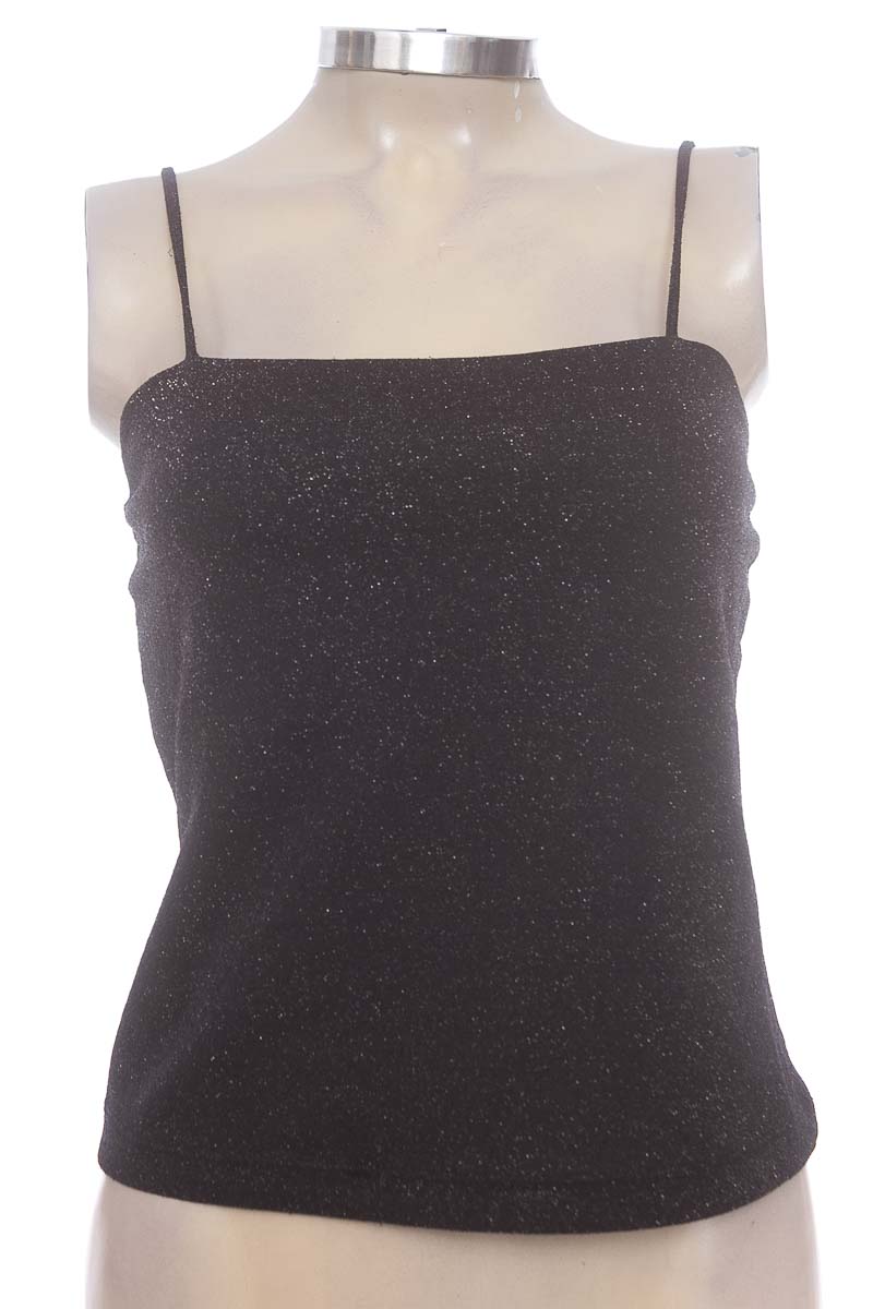 Top / Camiseta color Negro - Closeando