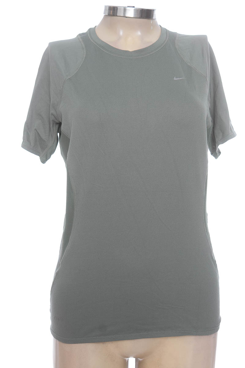 Ropa Deportiva / Salida de Baño color Verde - Nike