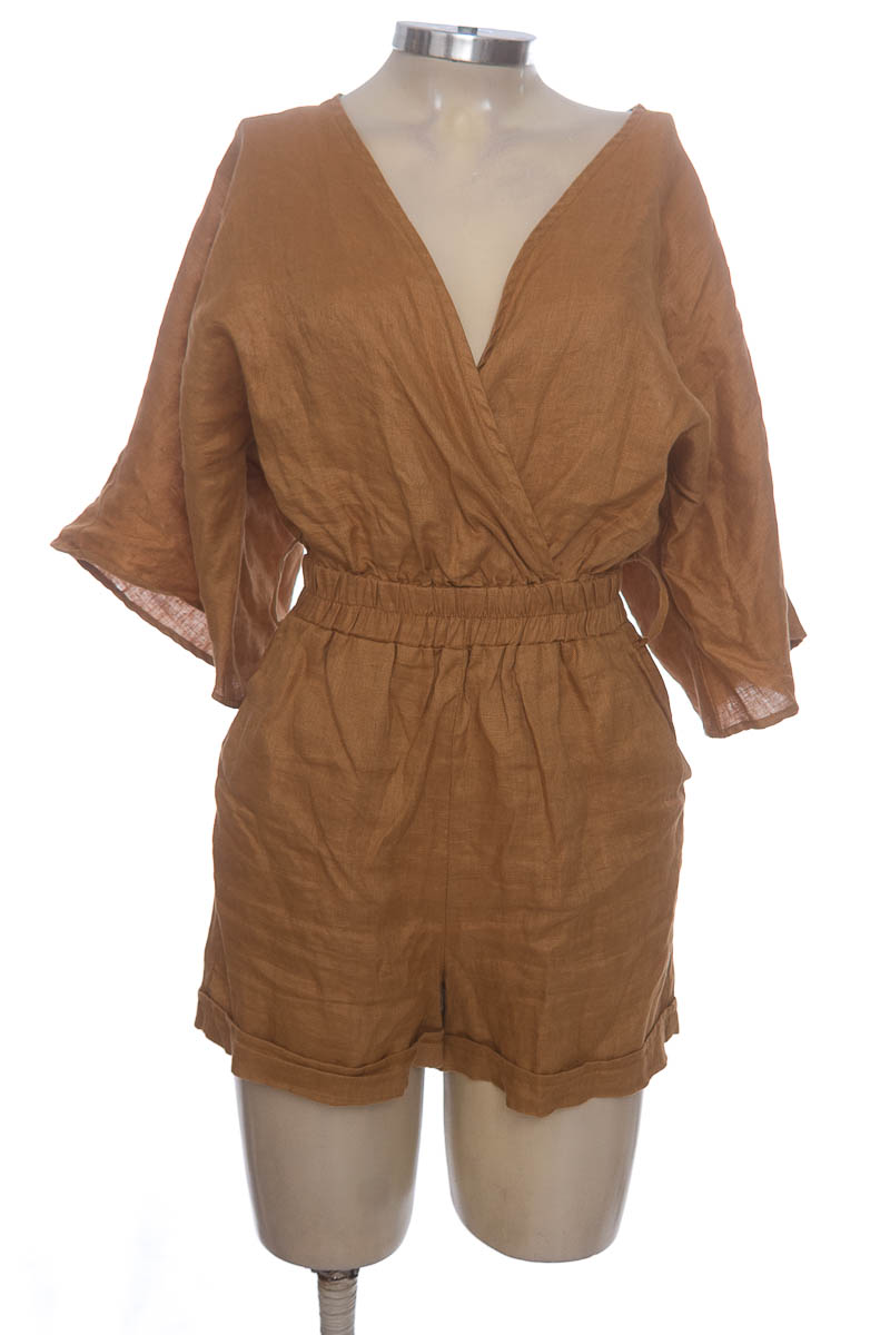 Vestido / Enterizo color Beige - Studio F