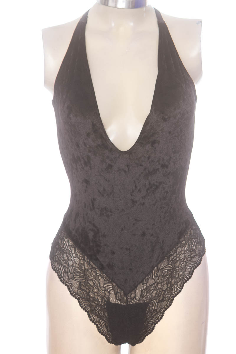 Top / Camiseta color Negro - Carmel