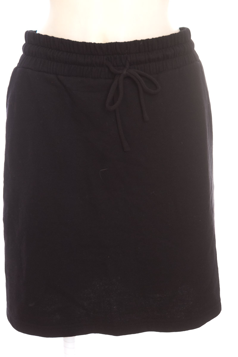 Falda color Negro - Torrid