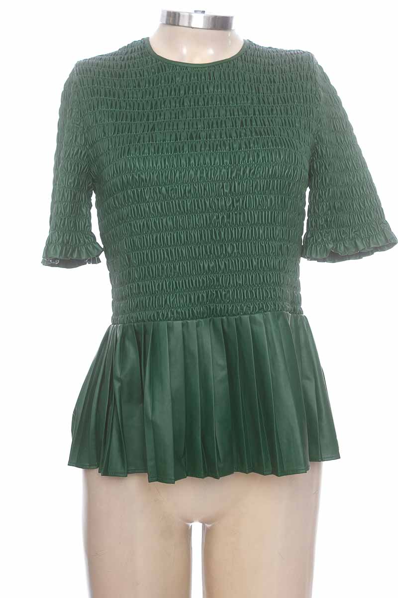 Top / Camiseta color Verde - Zara