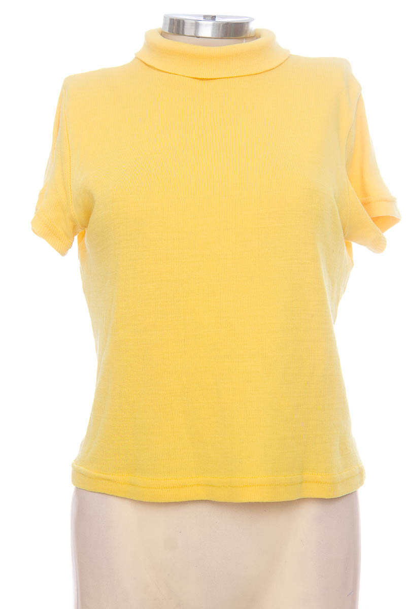 Top / Camiseta color Amarillo - Closeando