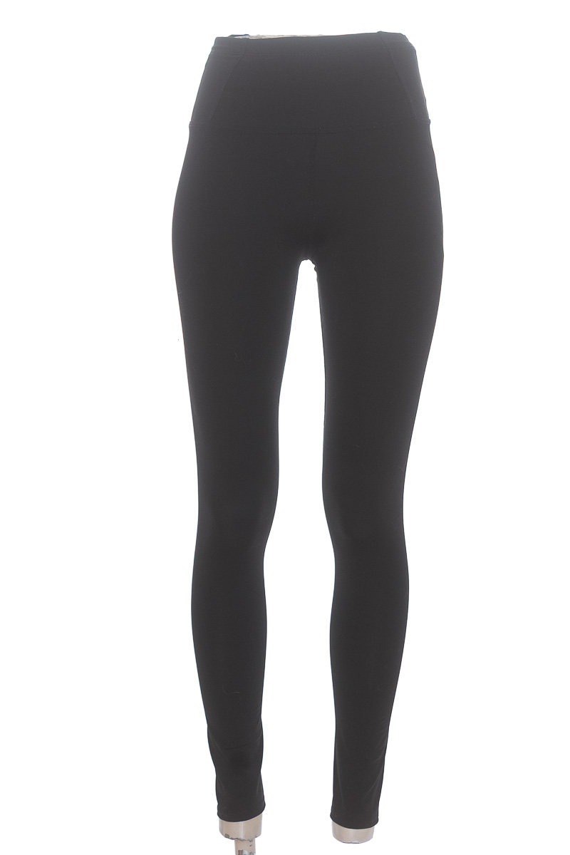 Ropa Deportiva / Salida de Baño color Negro - Closeando