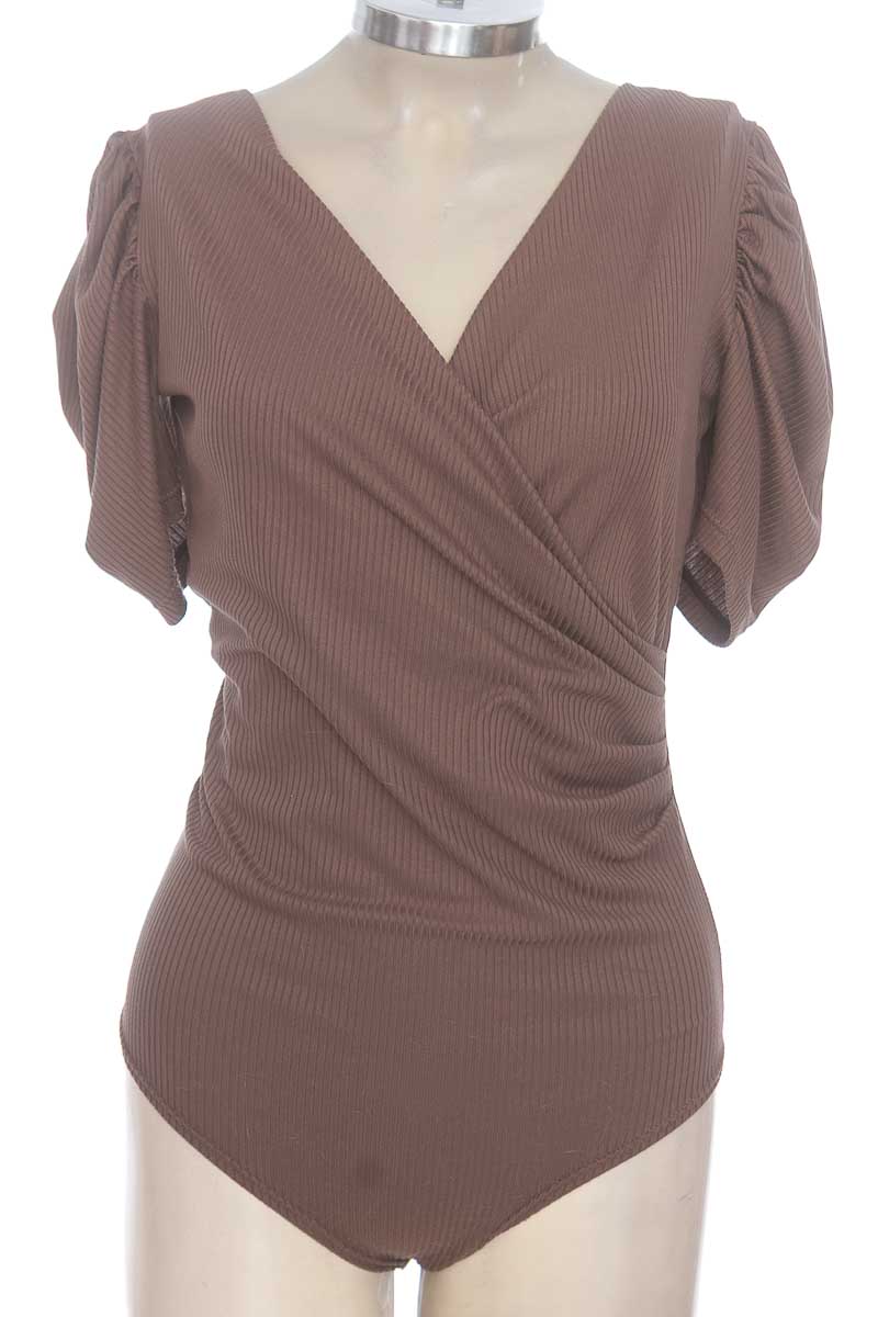 Top / Camiseta color Café - Pineapple