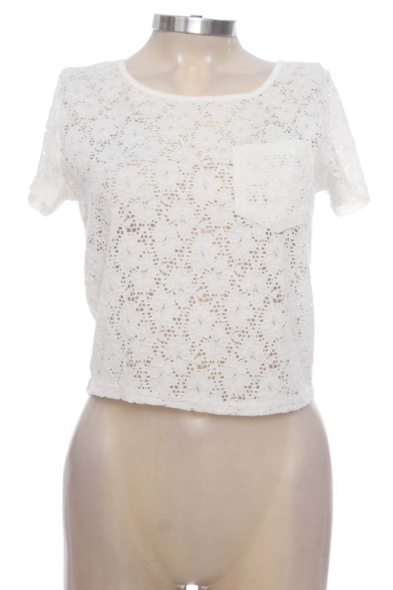 Top / Camiseta color Blanco - Vitoria