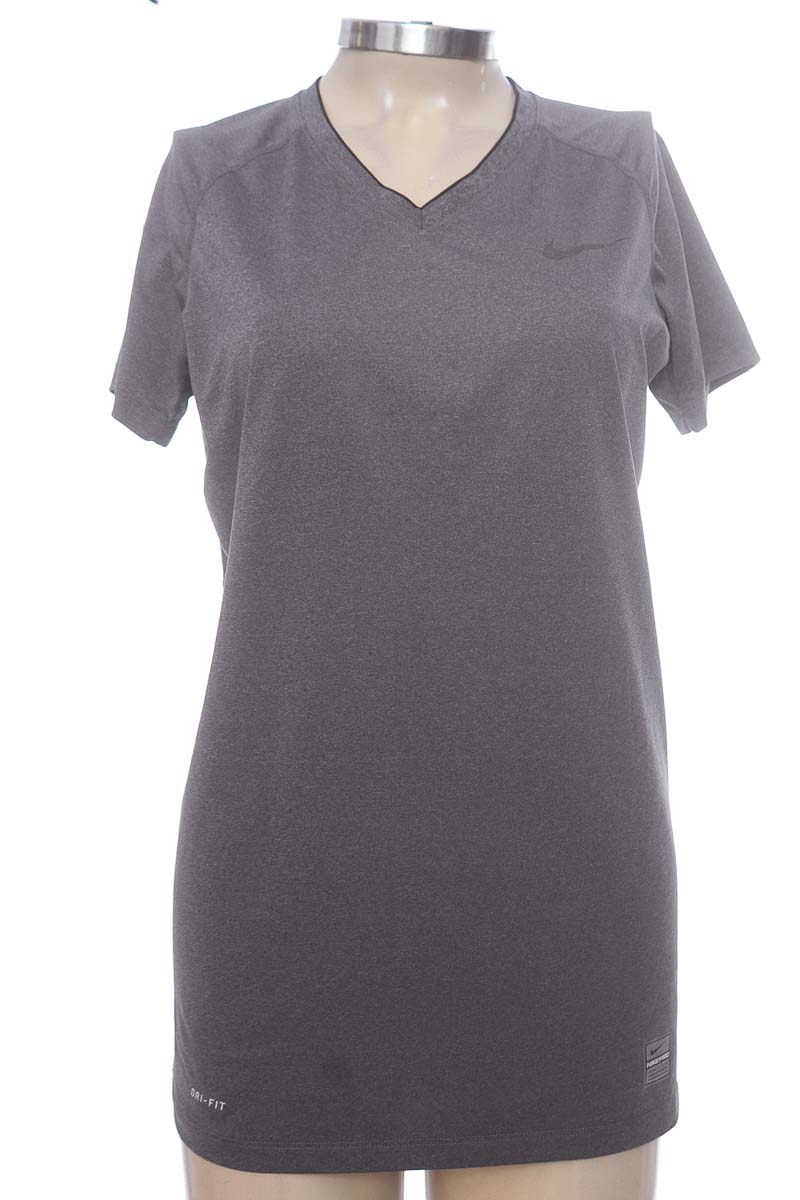 Ropa Deportiva / Salida de Baño color Gris - Nike